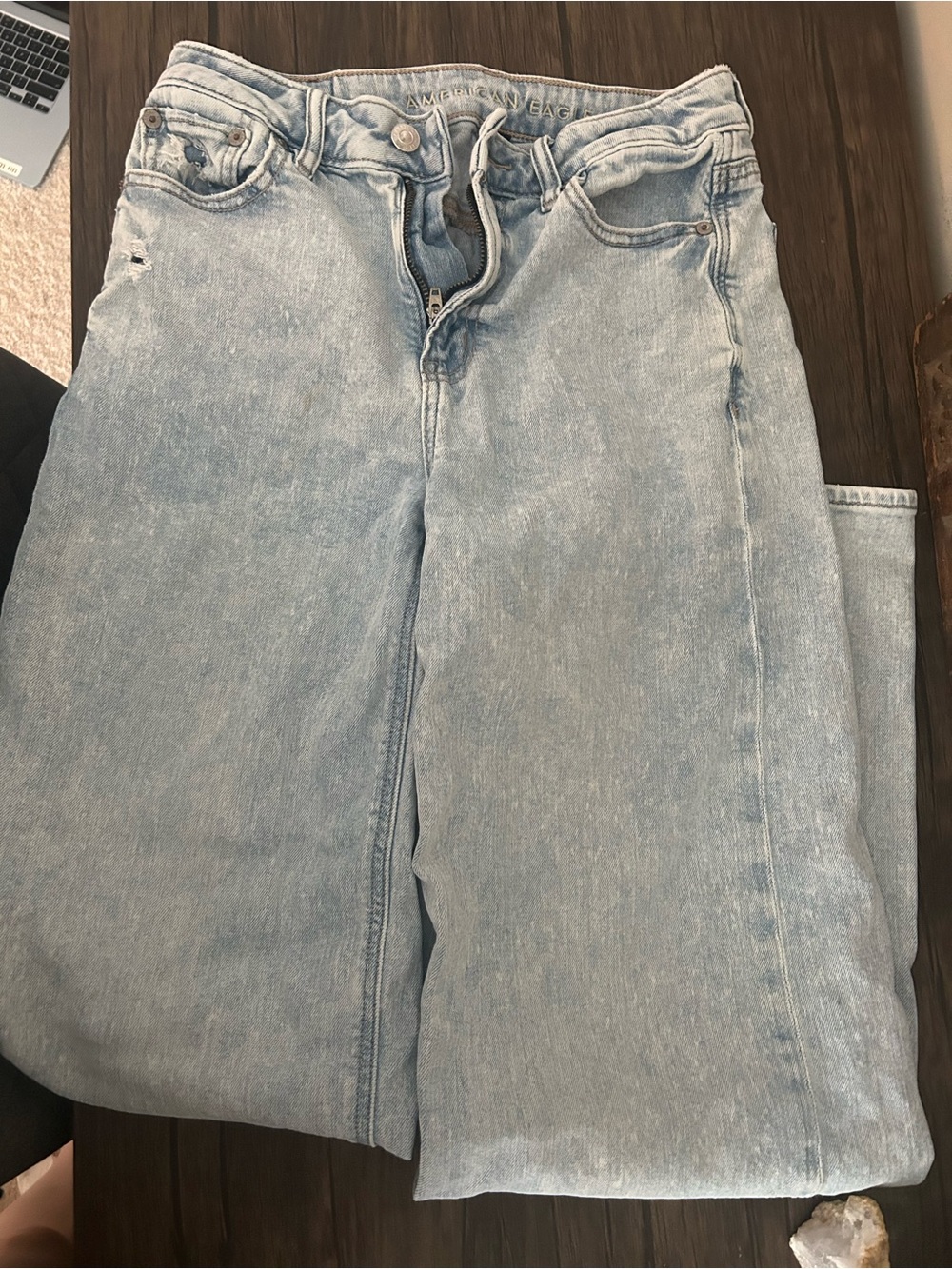 American Eagle Light Wash High-Rise Women’s Jeans